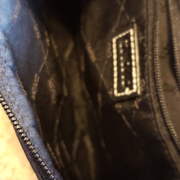 XOXO Handbag - Picture 7 of 8